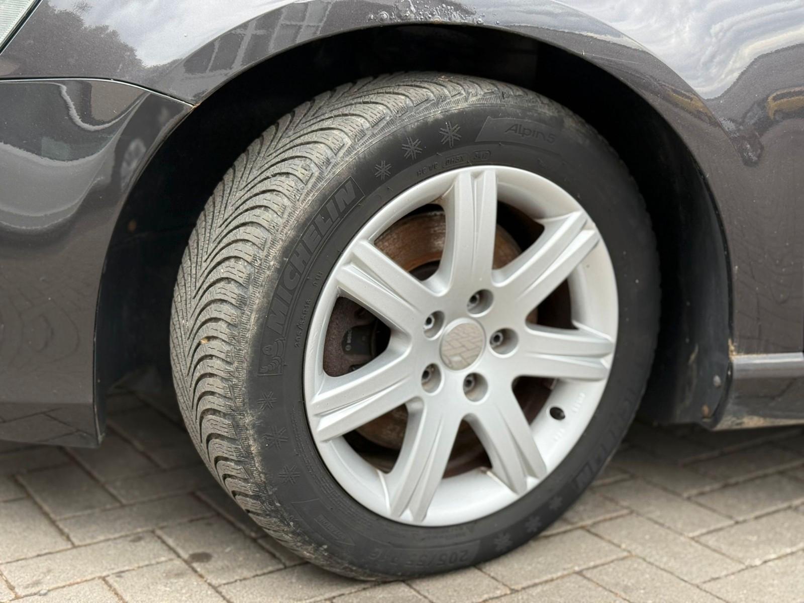 Volkswagen Passat 2011 — photo 10