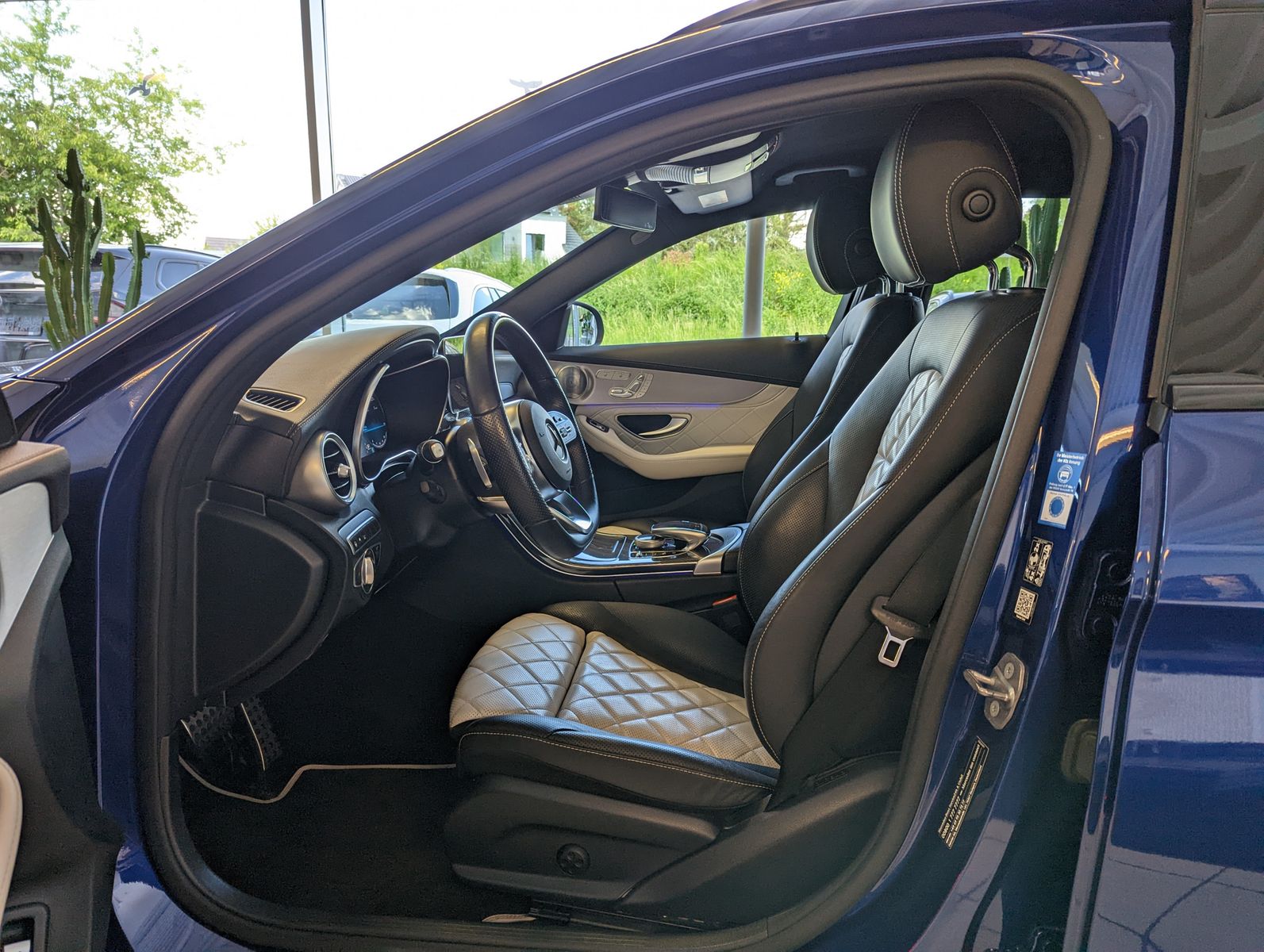 MERCEDES-BENZ C 300 d AMG Multbeam Burmester Memory designo 19 - Image 12
