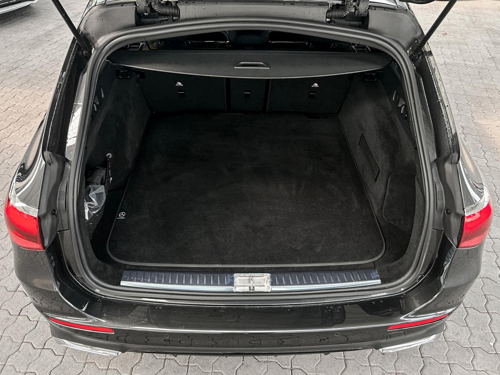 Mercedes-Benz E 220 d T AMG MBUX+360°+DIG-LED+Pano+AHK+Distron