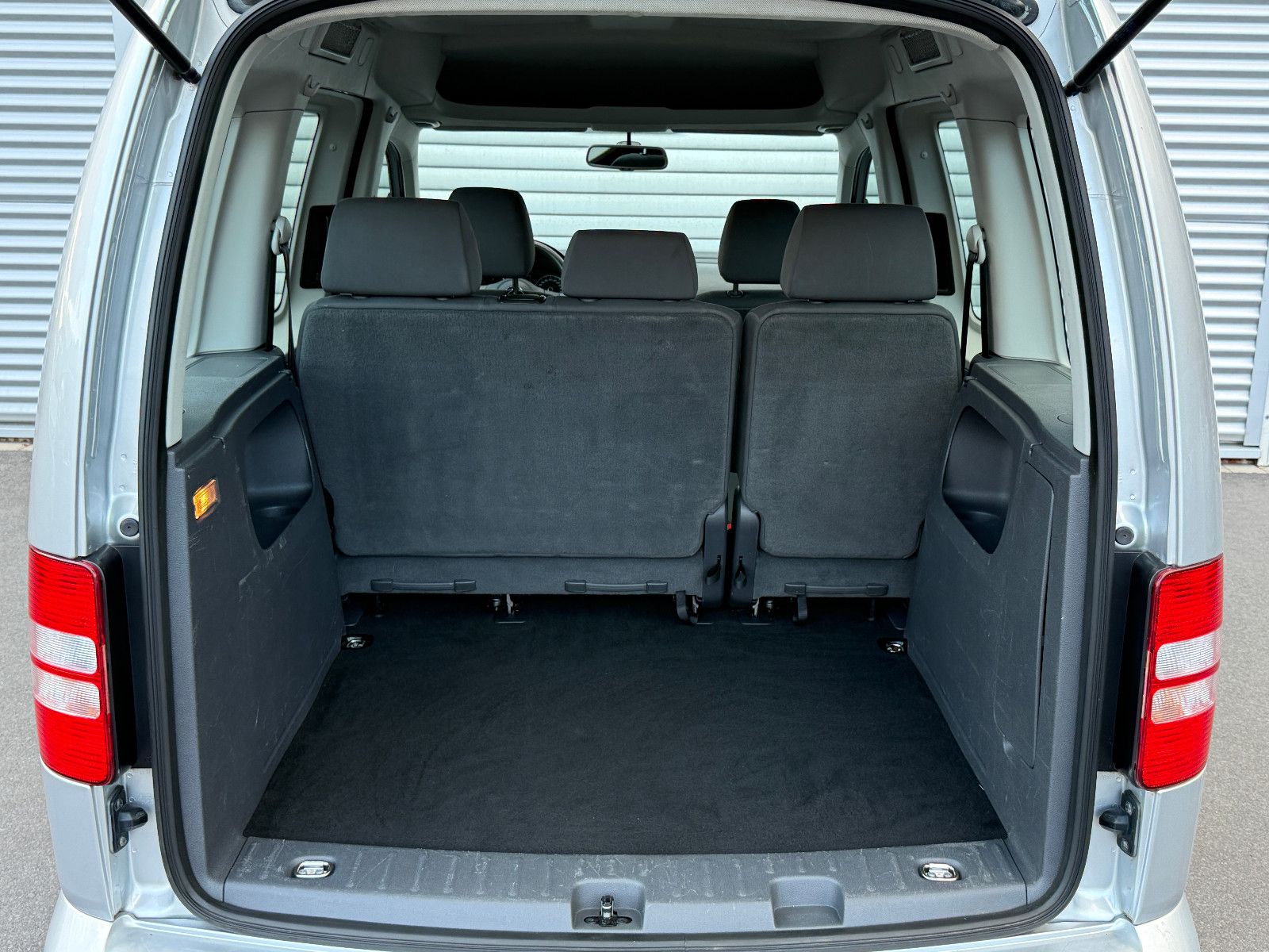 Fahrzeugabbildung Volkswagen Caddy Roncalli 1.6 TDI DSG AHK Tempomat SHZ