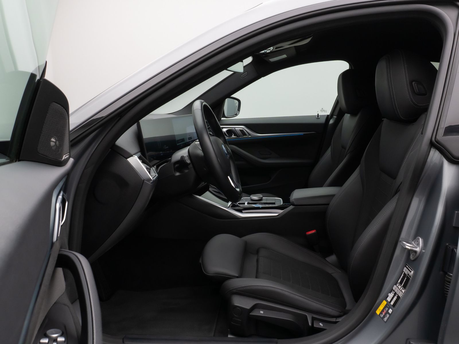 Fahrzeugabbildung BMW i4 eD40 Gran Coupé Kamera DAB H/K PDC Sport