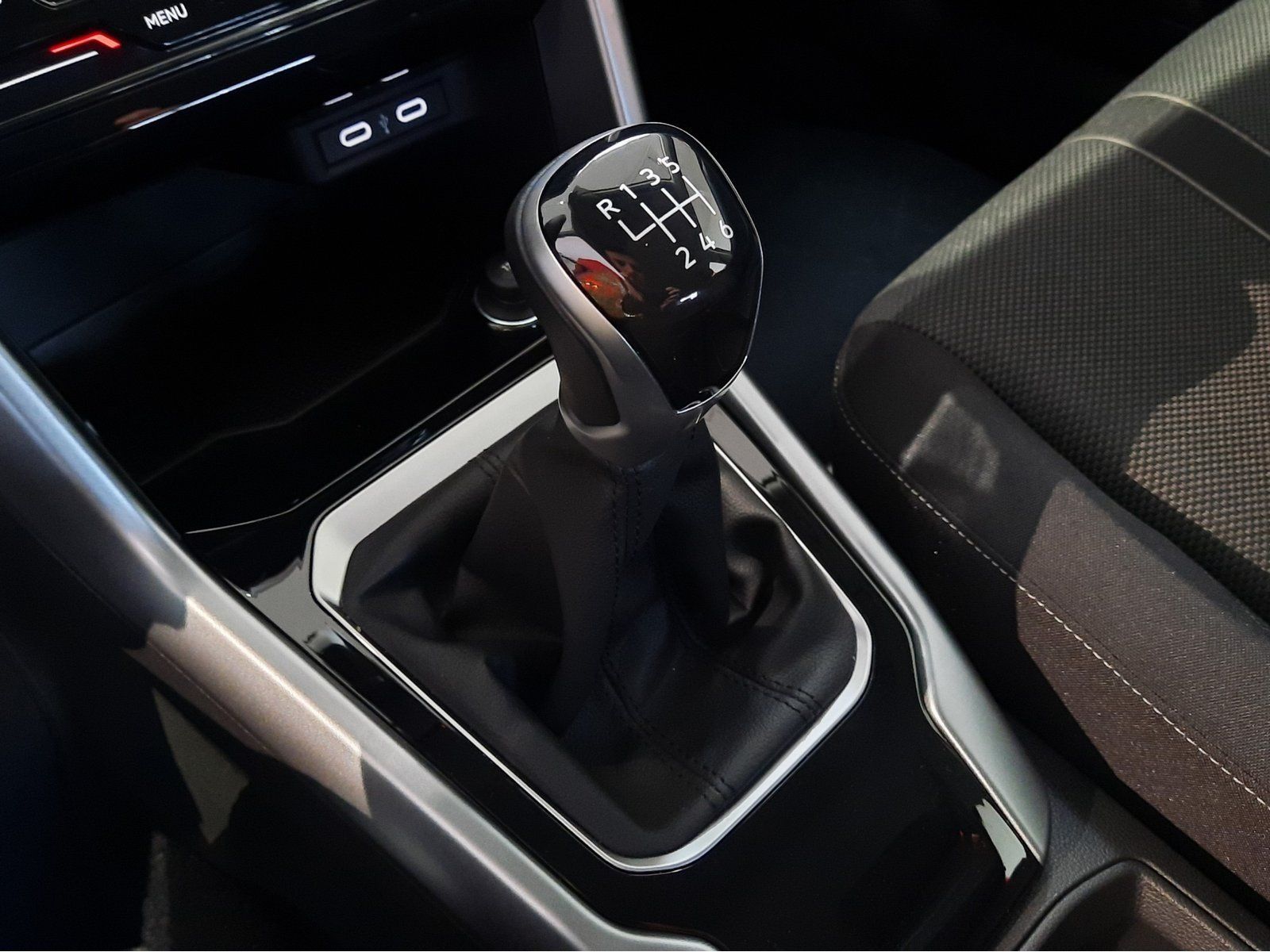 Fahrzeugabbildung Volkswagen T-Roc TSI *AHK*Standhzg*Cam*LED*Sitzhzg*Navi*ACC