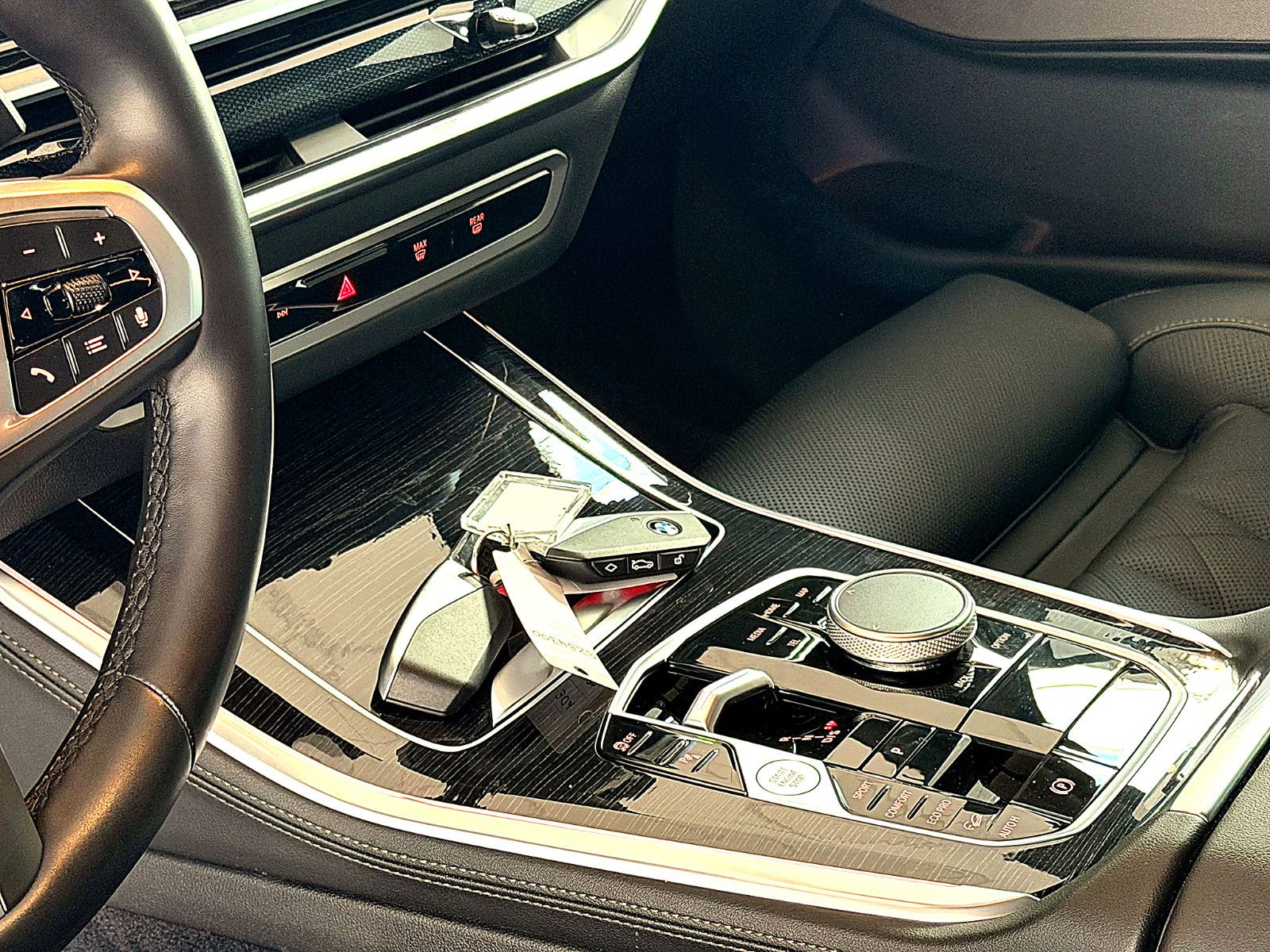 Fahrzeugabbildung BMW X5 30 d xDrive M Sport/HEAD-UP/360°/SOUND/AMBIEN