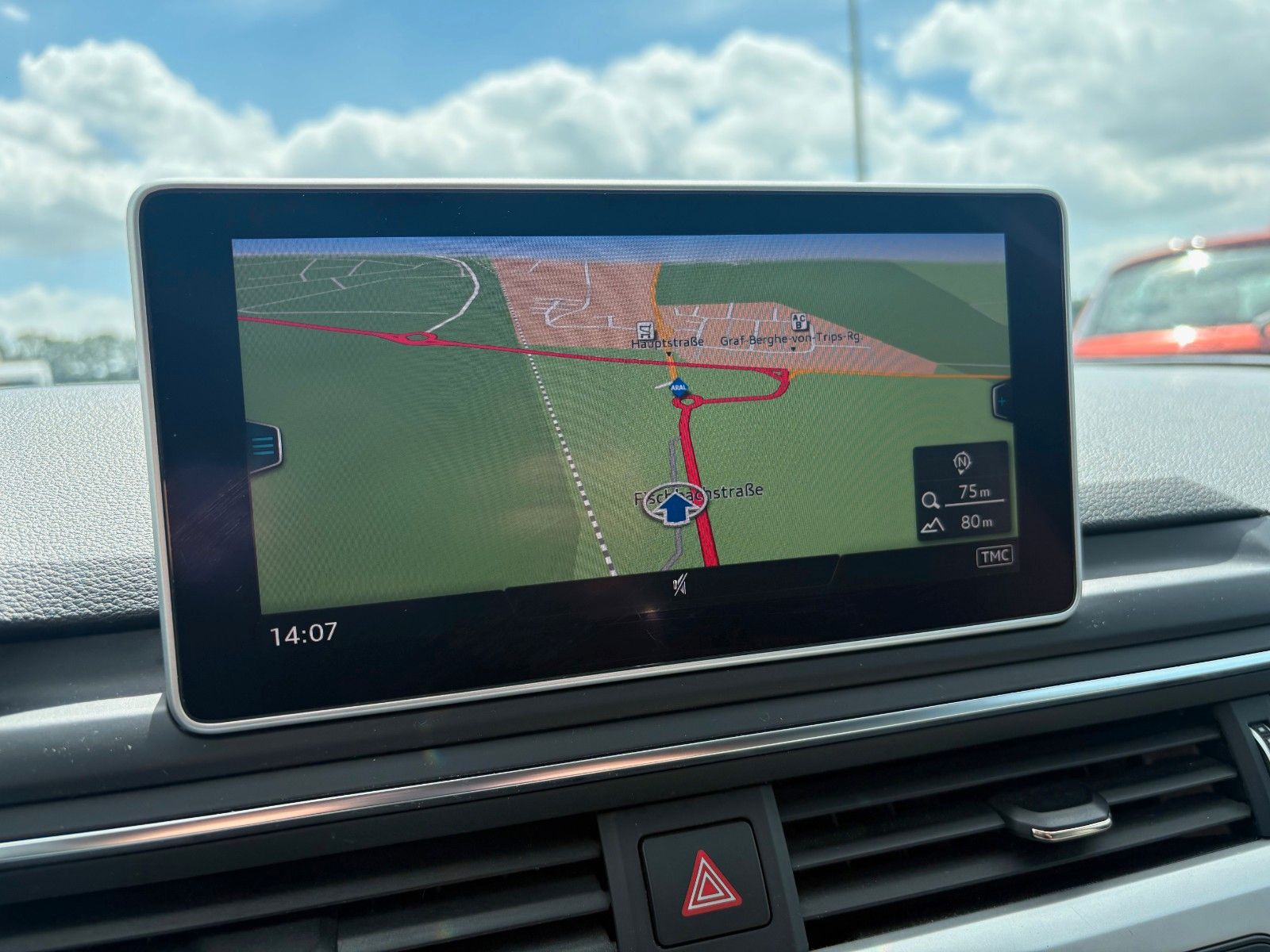 Fahrzeugabbildung Audi A4 2.0 TDI quattro Aut Navi Leder Xenon AHK SPOR
