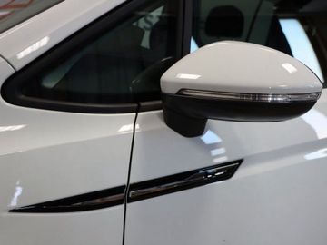 Volkswagen Touran 2.0 DSG R-Line 7-Sitze AHK Kamera