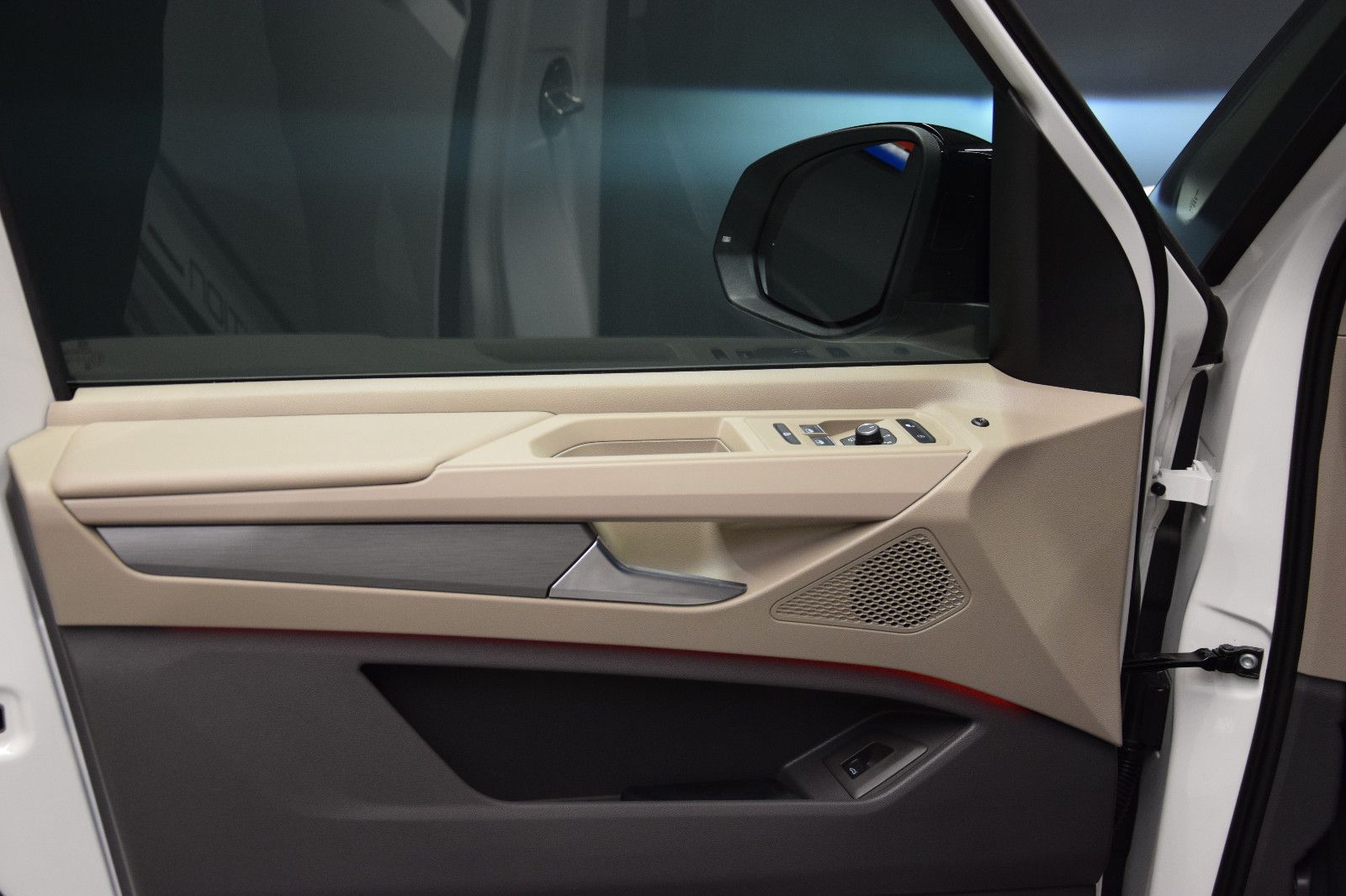 Fahrzeugabbildung Volkswagen T7 Multivan Edition lang Matrix AHK Standheiz