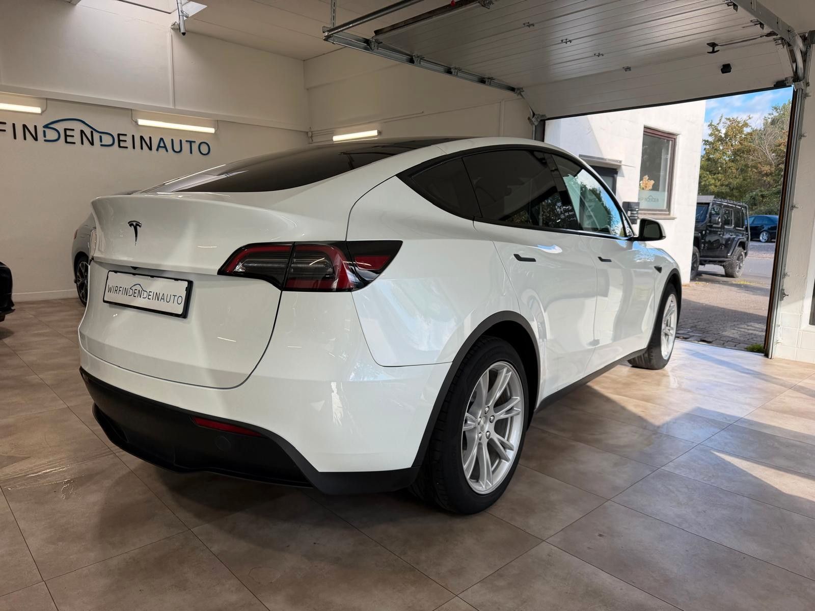 Tesla Model Y RWD Premium Matrix LFP Autop. Zertifikat foto 4