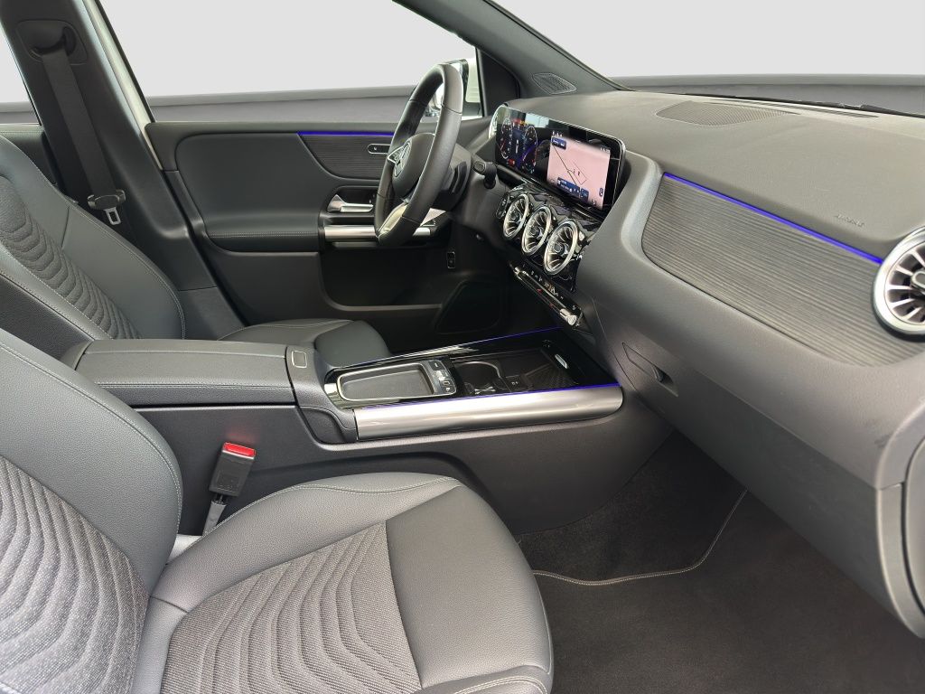 Fahrzeugabbildung Mercedes-Benz B 200 Pano*SD*KeyLess*LED*PDC*ParkAss*SpurH*ACC