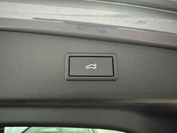 Fahrzeugbestand 29 Cupra Leon Sportstourer 1.5 AHK Panodach Kamera