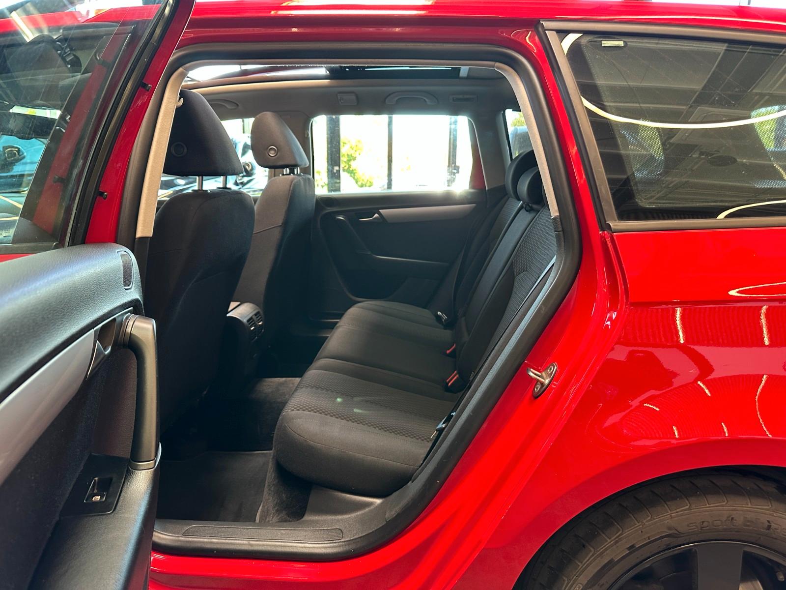 Volkswagen Passat 2012 — photo 31