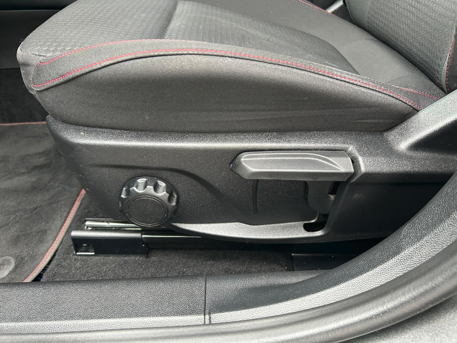 Ford Focus Turnier 1.5 ST-Line X *LED*APP*TEMP*SHZ*18