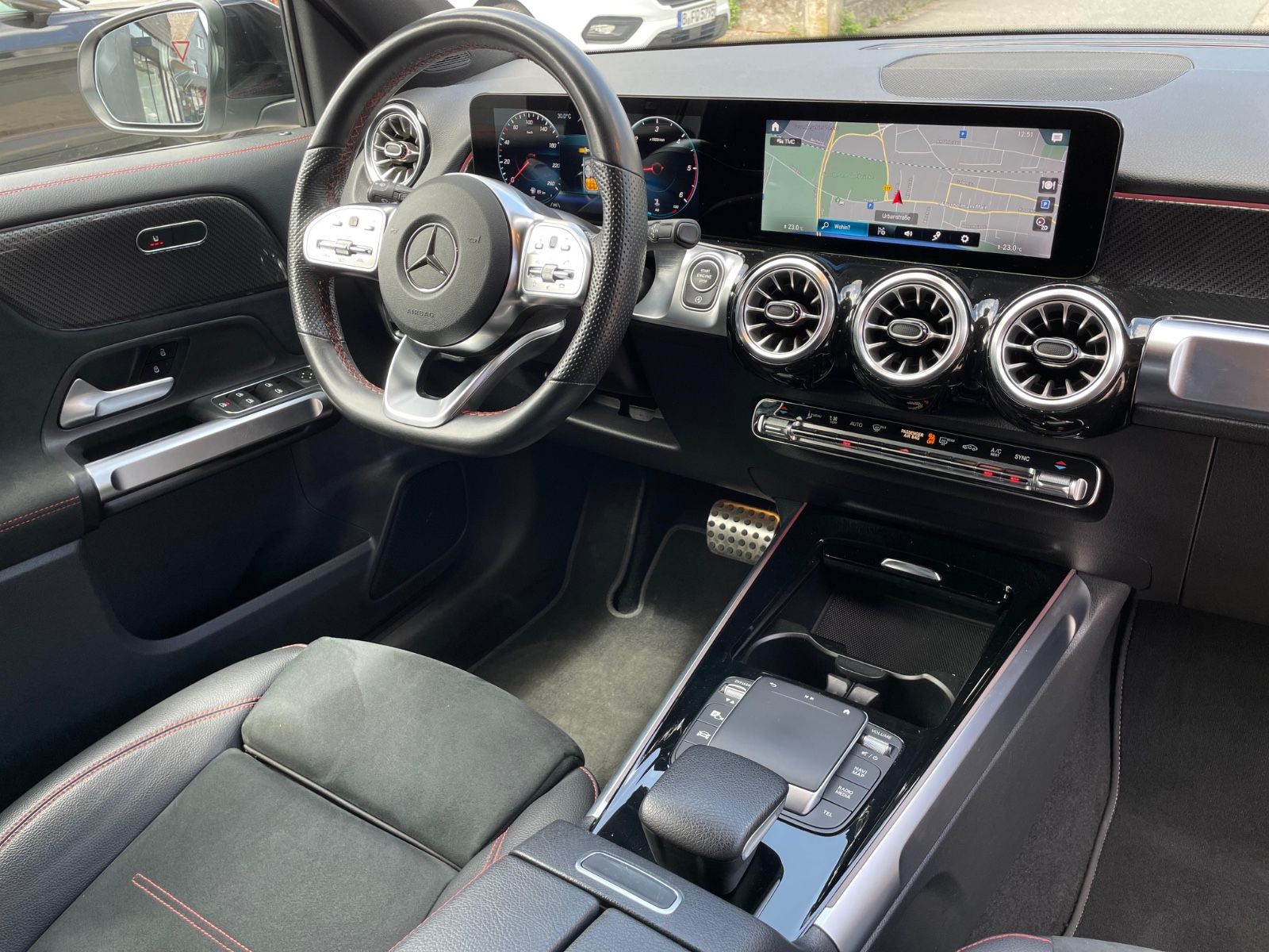 Fahrzeugabbildung Mercedes-Benz GLB 220 d |AMG|MBUX|Distr|Multibeam|AHK|Kamera