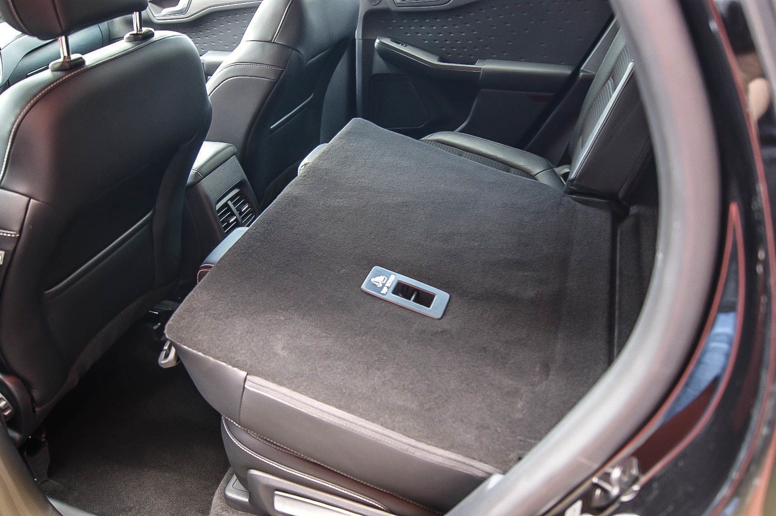 Fahrzeugabbildung Ford Kuga 1.5i Titanium X PARKASSYST KAMERA ACC LED