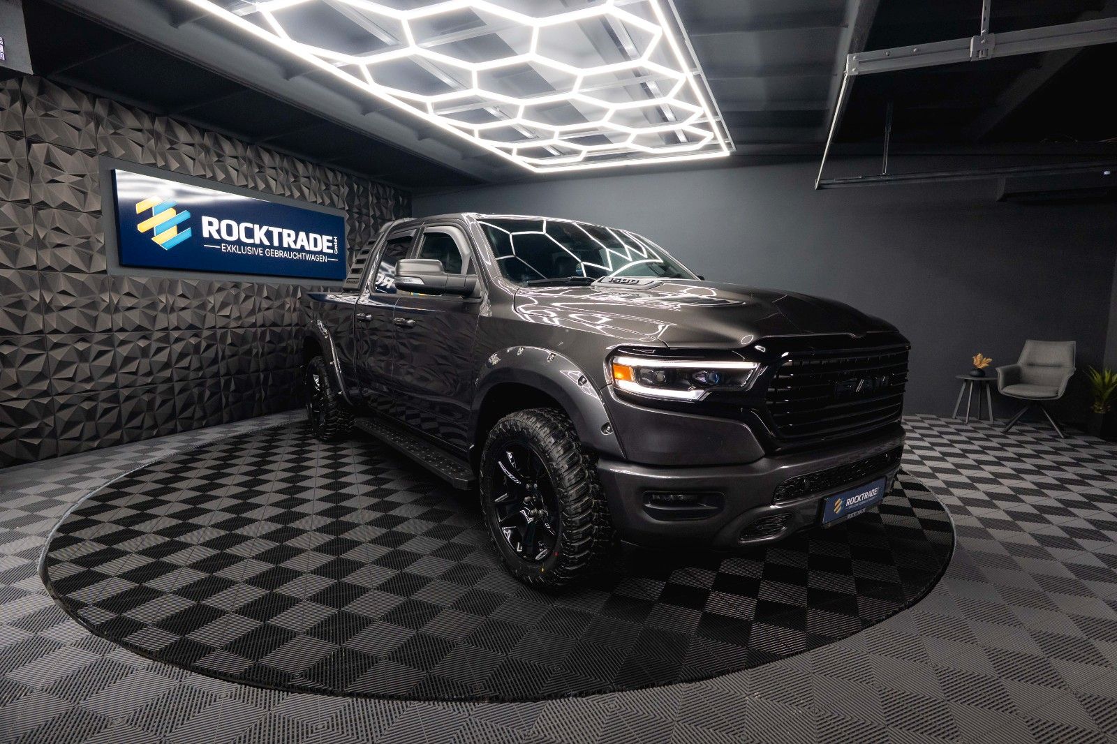 Fahrzeugabbildung Dodge RAM 5.7 V8 HEMI 4x4 OFFROAD Night Limited 19%