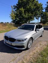 BMW 530d xDrive Touring AHK NAPPA - silberne BMW 530