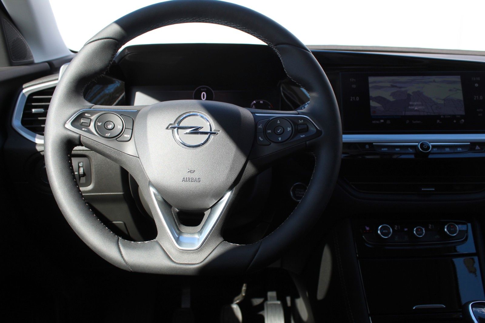 Fahrzeugabbildung Opel Grandland Enjoy Navi*Kamera*Sitzh.