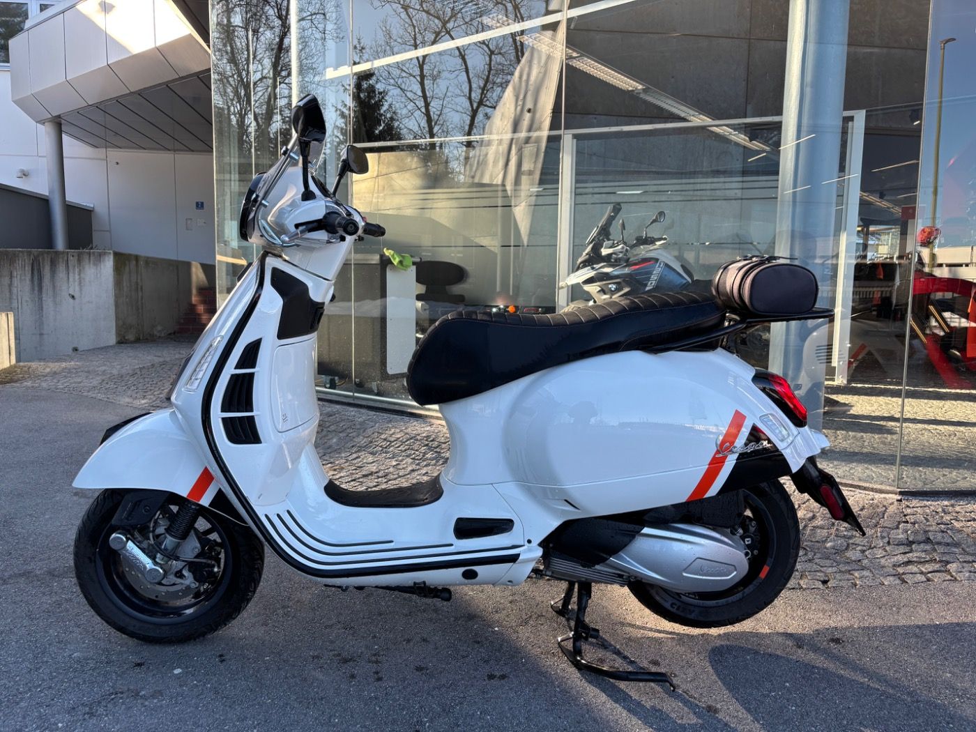 Fahrzeugabbildung Vespa GTS 300 Super Sport Arrow Auspuff