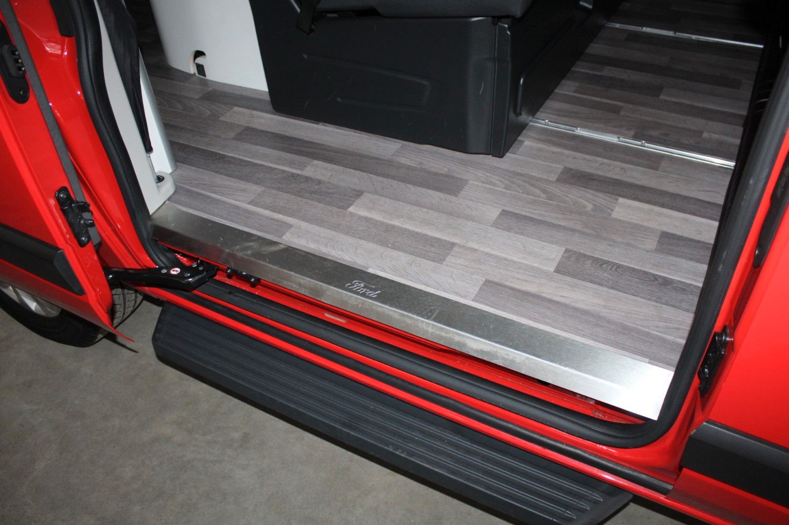 Fahrzeugabbildung Ford Transit Custom NUGGET Aufstelldach AHK Markise