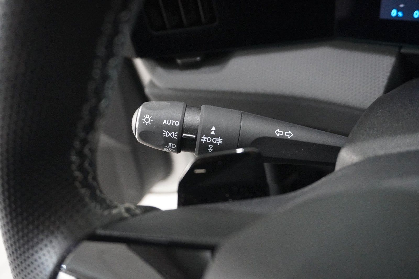Fahrzeugabbildung Opel Astra L Lim. 1.6 HYBRID ELEGANCE NAVI/LED/KAMERA