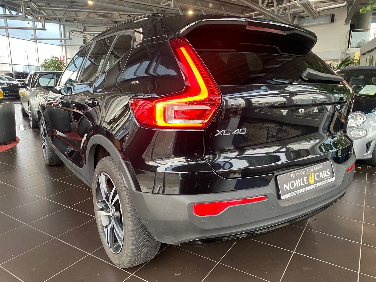 Fahrzeugabbildung Volvo XC40 R Design 2WD AHK LED NAV SHZ ALU