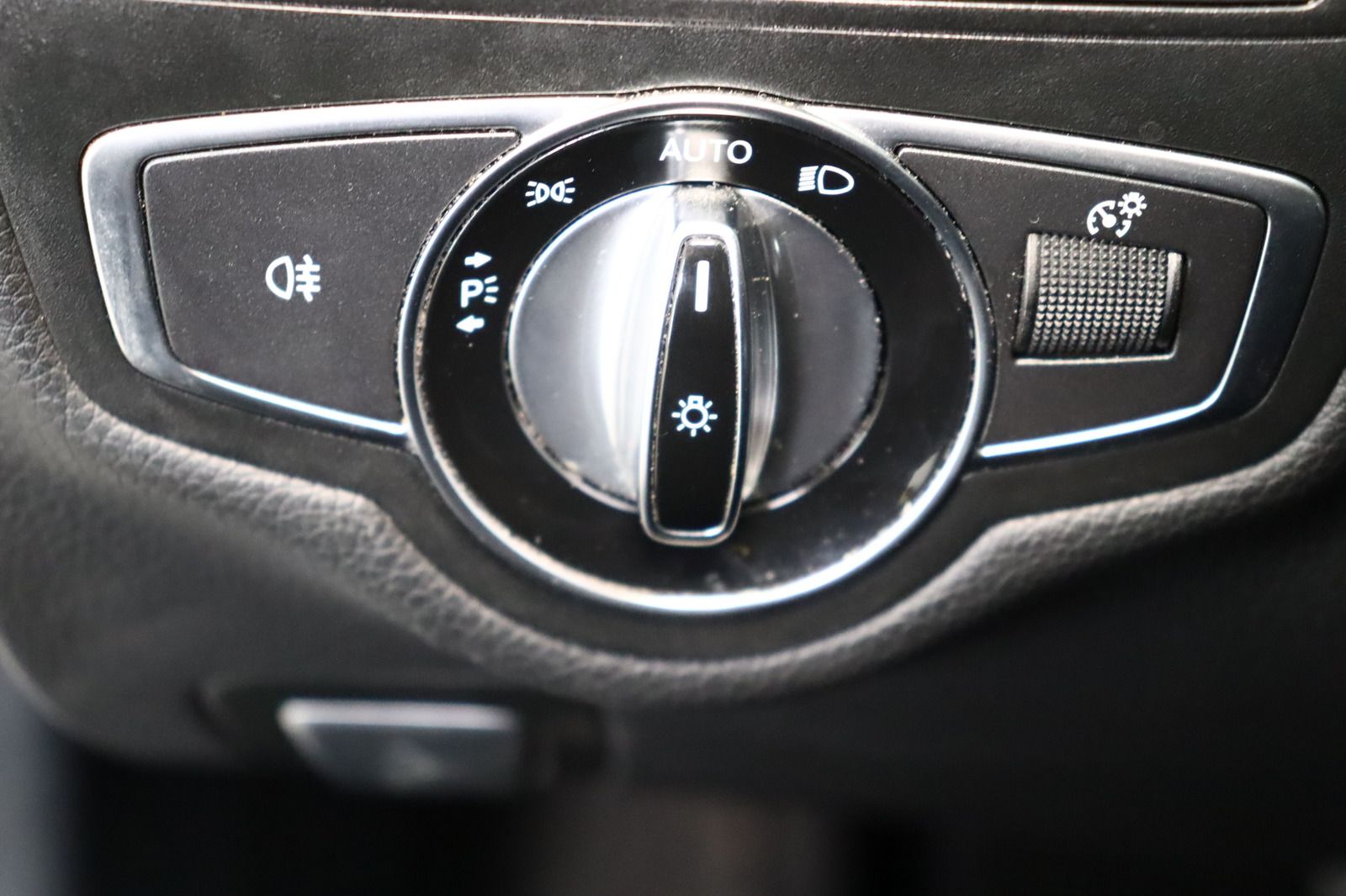 Fahrzeugabbildung Mercedes-Benz C 180 d * LED * SHZ