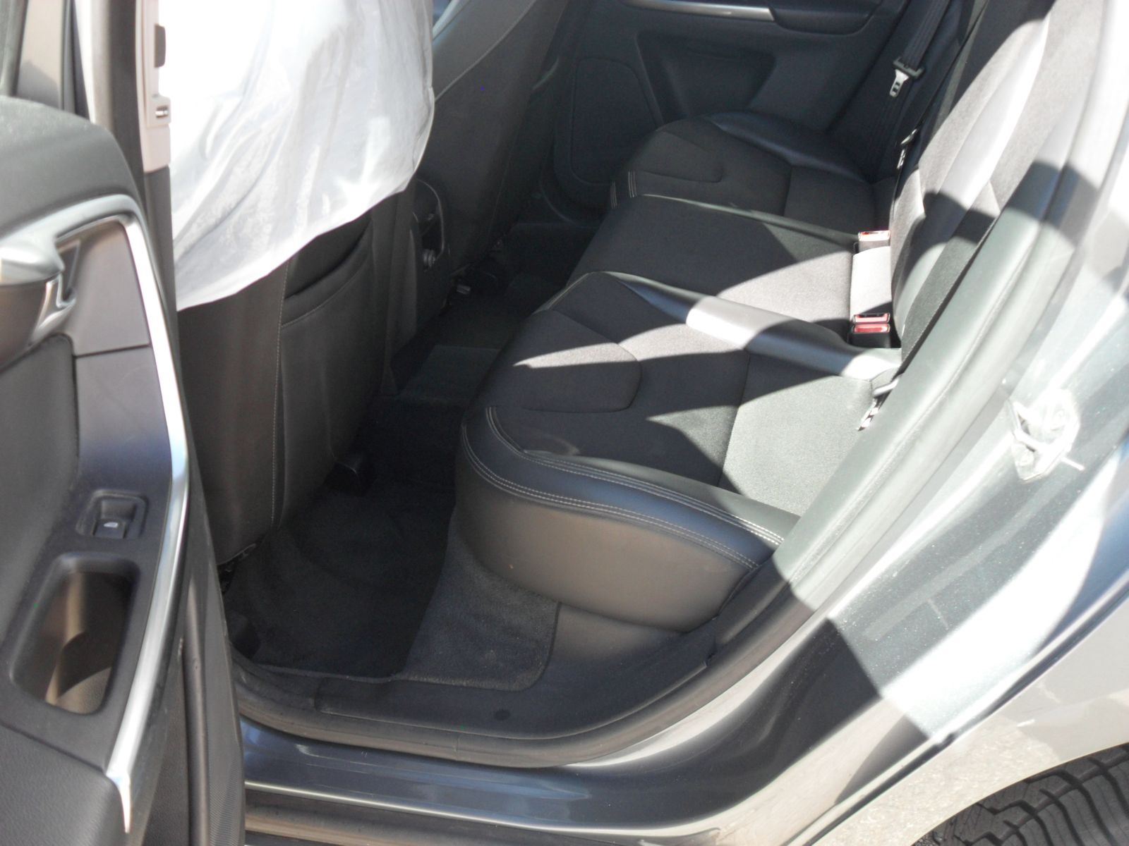 Fahrzeugabbildung Volvo XC 60 2.0 Automatik - Momentum 2WD