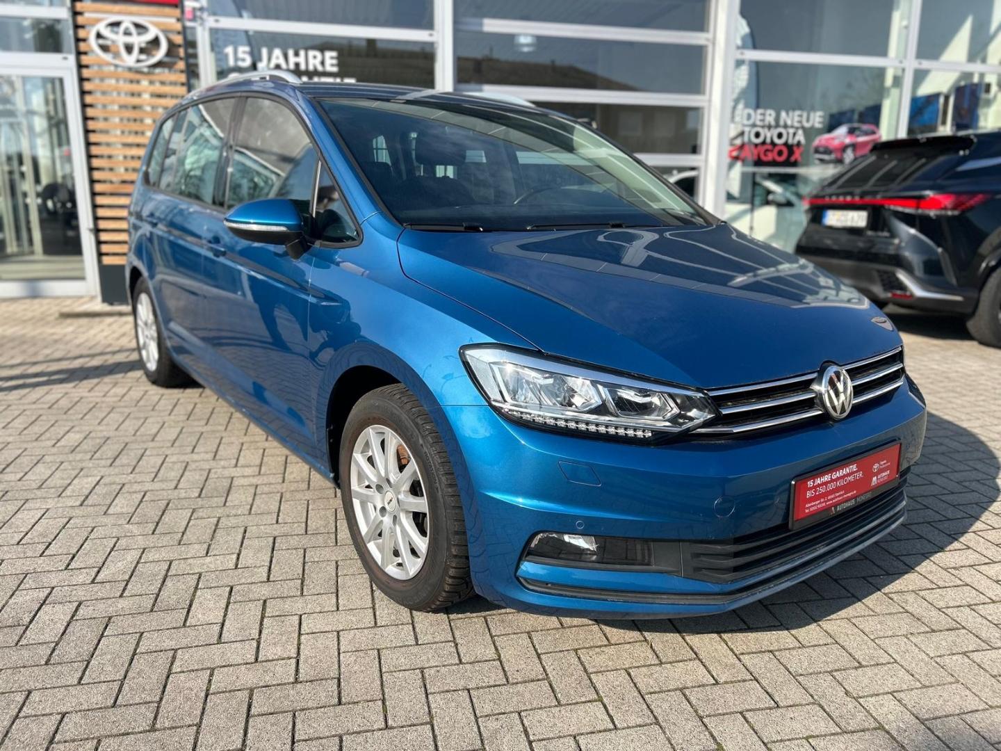 Volkswagen Touran Comfortline AHK Ergo LED ACC RFK SHZ PDC 
