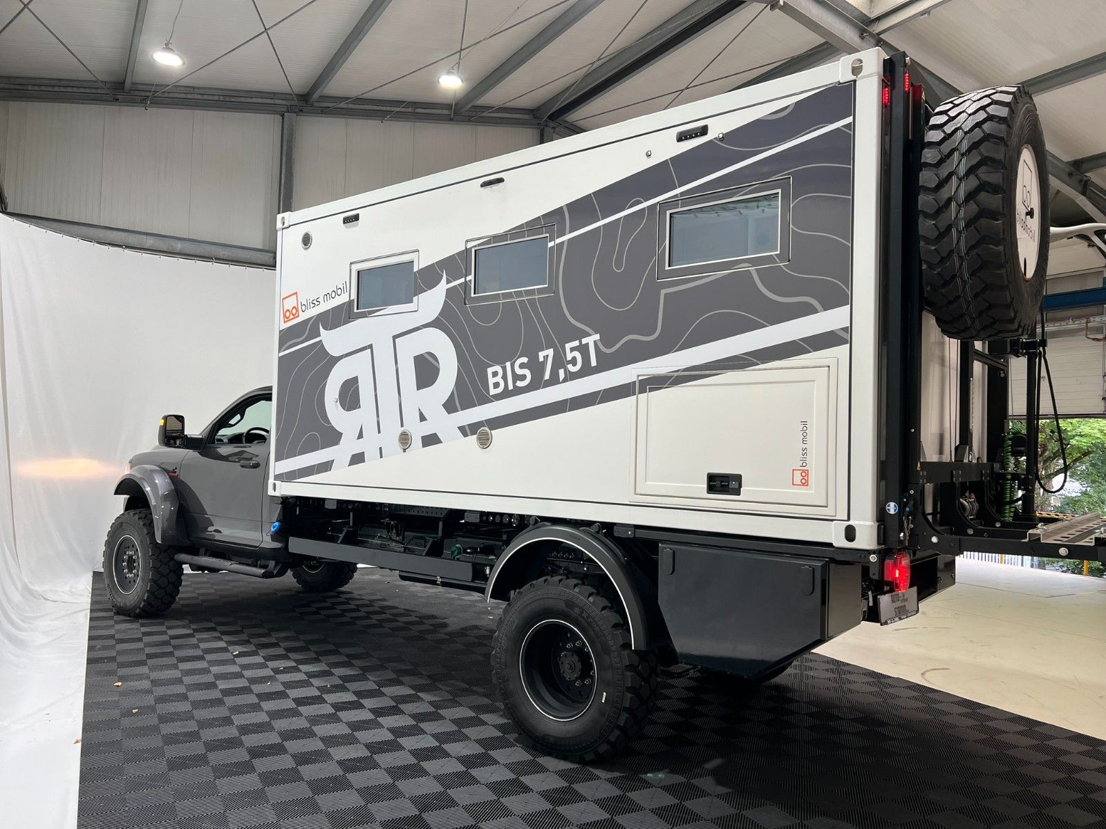 Fahrzeugabbildung Dodge RAM 5500 REG CAB Tradesman CHASSIS 2024