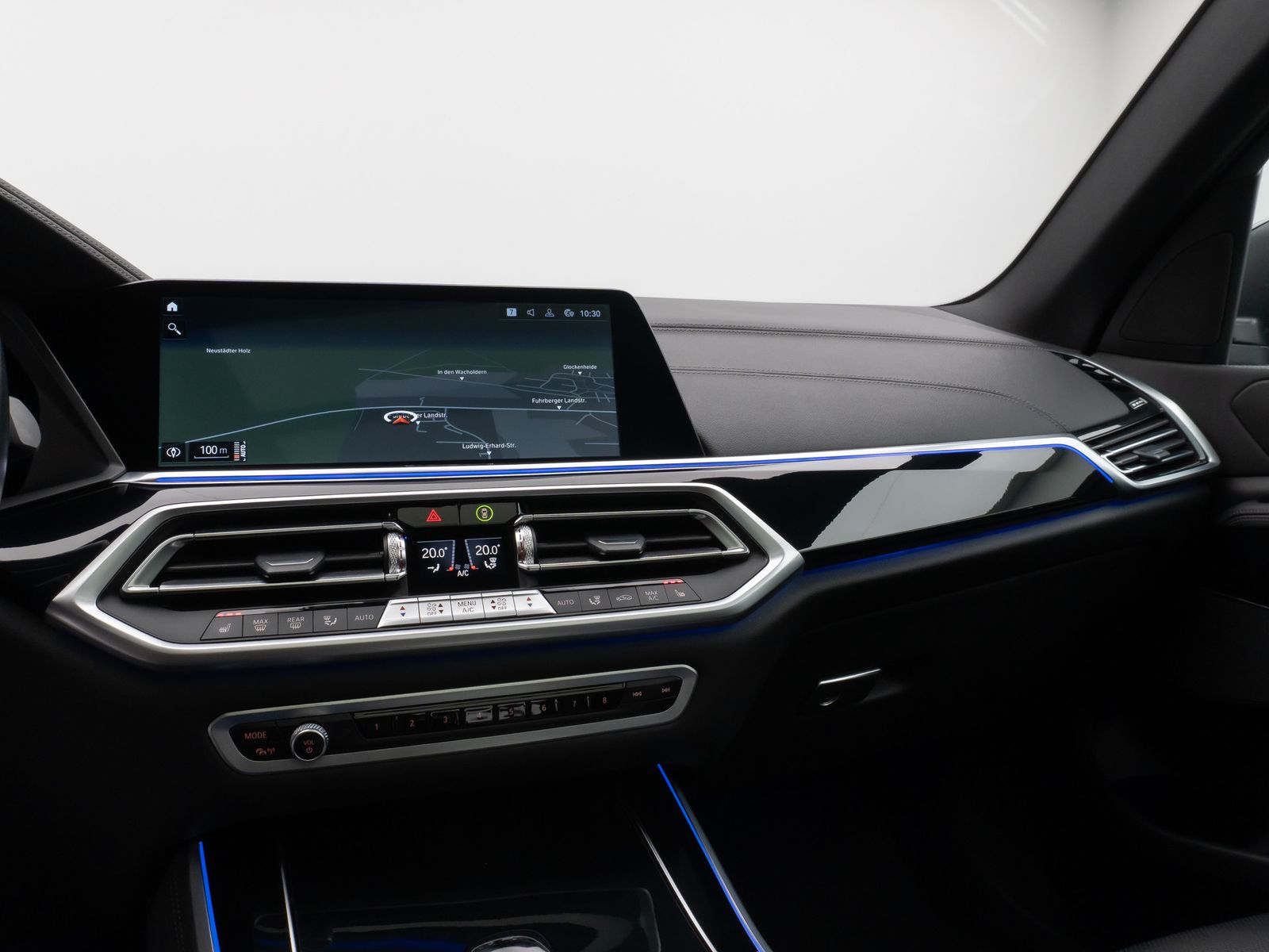 Fahrzeugabbildung BMW X5 xD40d M Sport Panorama 360° HUD DAB HiFi AHK