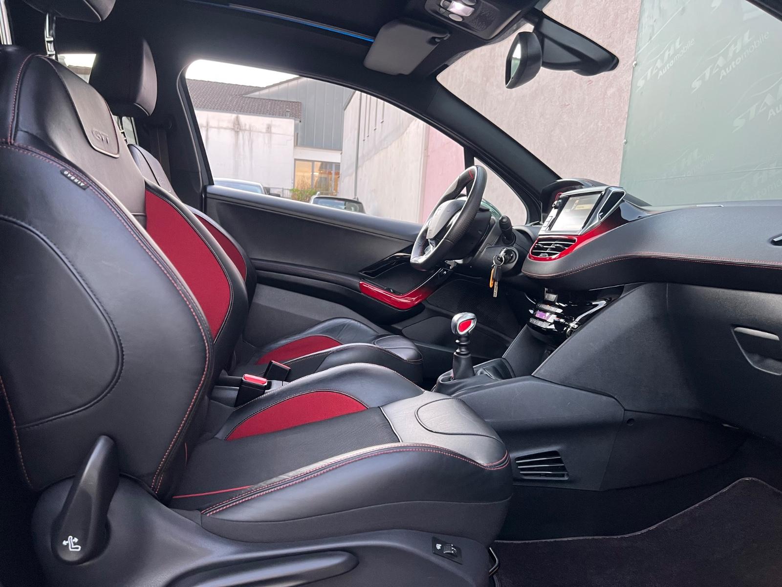 Peugeot 208 GTi*1.Hand*LED*Pano*Navi*Shz*Leder*Scheckh.*