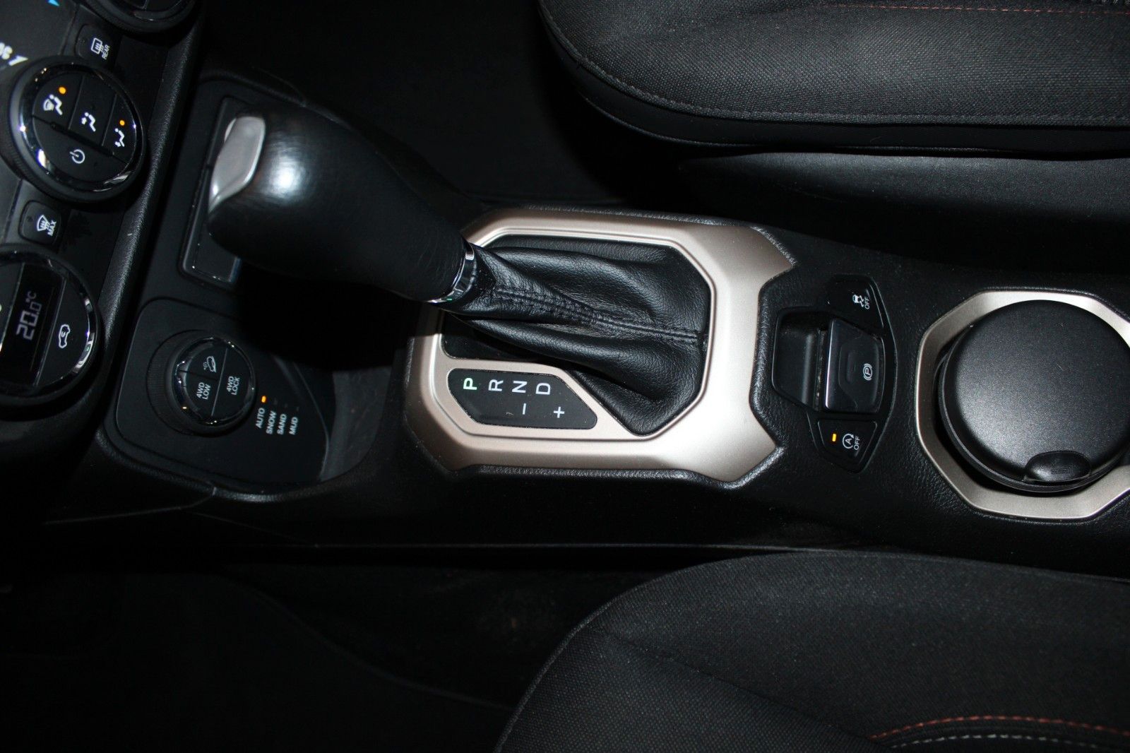 Fahrzeugabbildung Jeep Renegade 2.0 MultiJet Limited 4x4 AUTOMATIK AHK