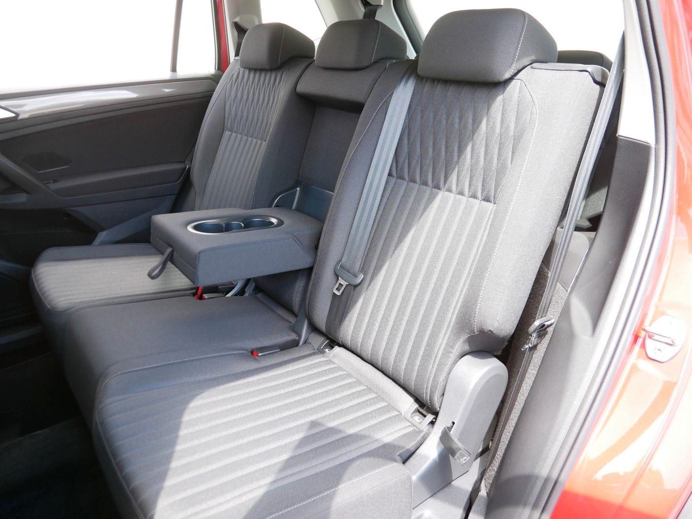 Fahrzeugabbildung Volkswagen Tiguan Allspace 1.5 TSI Life NEU53T AHK Matrix 7