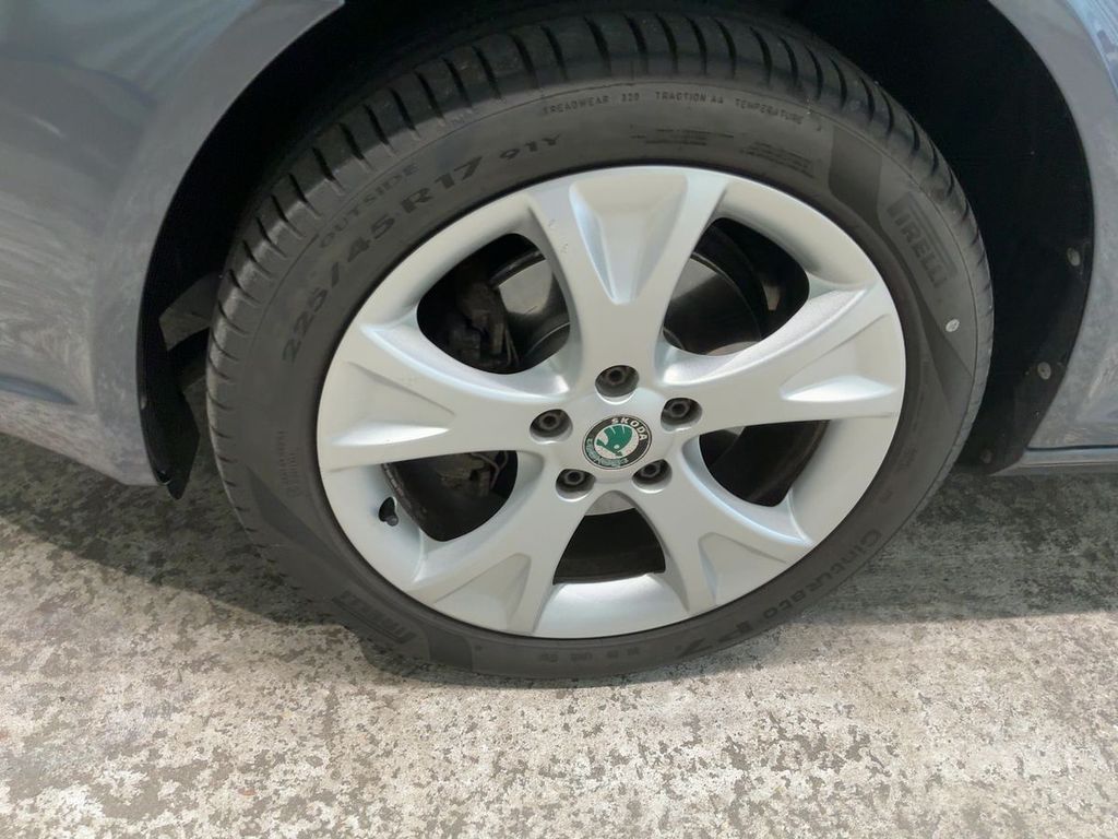2.0 TDI Xenon AHK Schiebedach Tempo SHZ