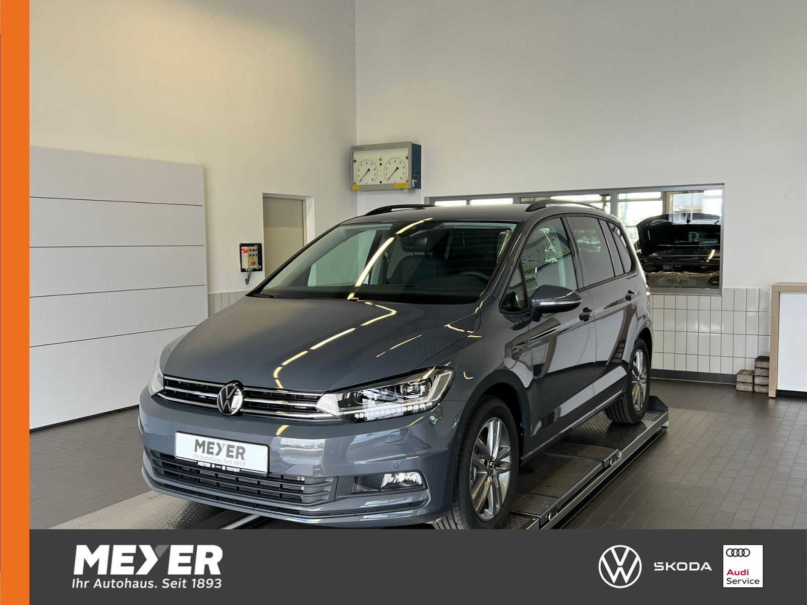 Fahrzeugabbildung Volkswagen Touran Comfortline 1.5 TSI DSG *LED, AHK, 7-Sitz