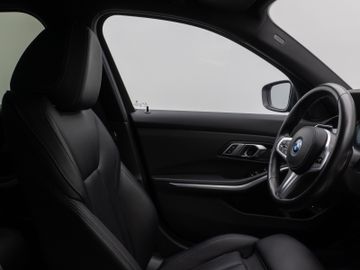 Fahrzeugabbildung BMW 320e Advantage DAB HiFi PDC AHK Alarm LED Sport