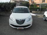 Lancia Ypsilon 1.2 69 CV 5 porte Gold - weiße Lancia Ypsilon