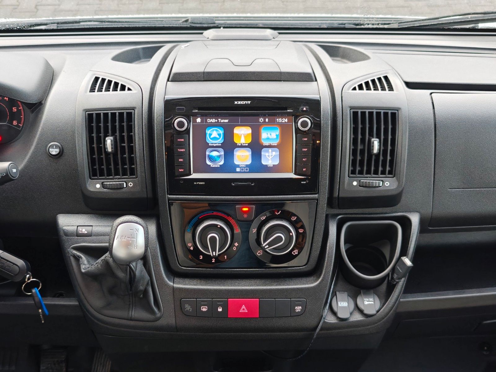 Fahrzeugabbildung Carado T-348 - Automatik, SAT, TV, 2x Solar, Hubbett -