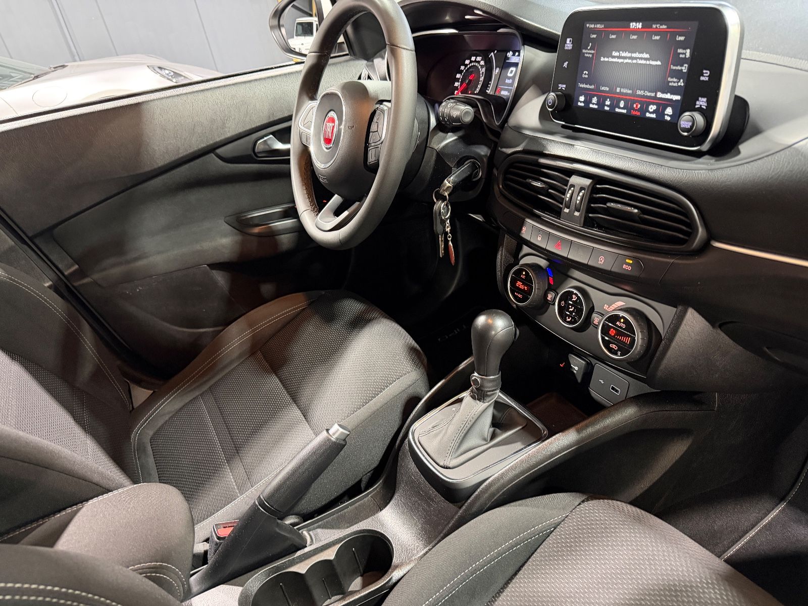 Fahrzeugabbildung Fiat Tipo/AUTOMATIK/LED/NAVI/KAMERA/SHZ