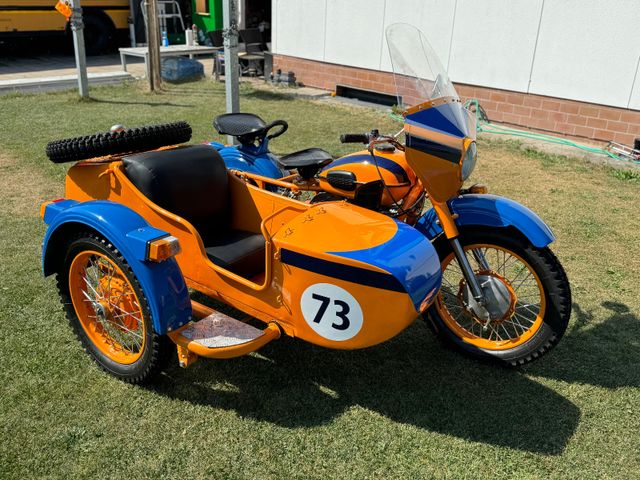 Ural mit Beiwagen - Museumsqualität