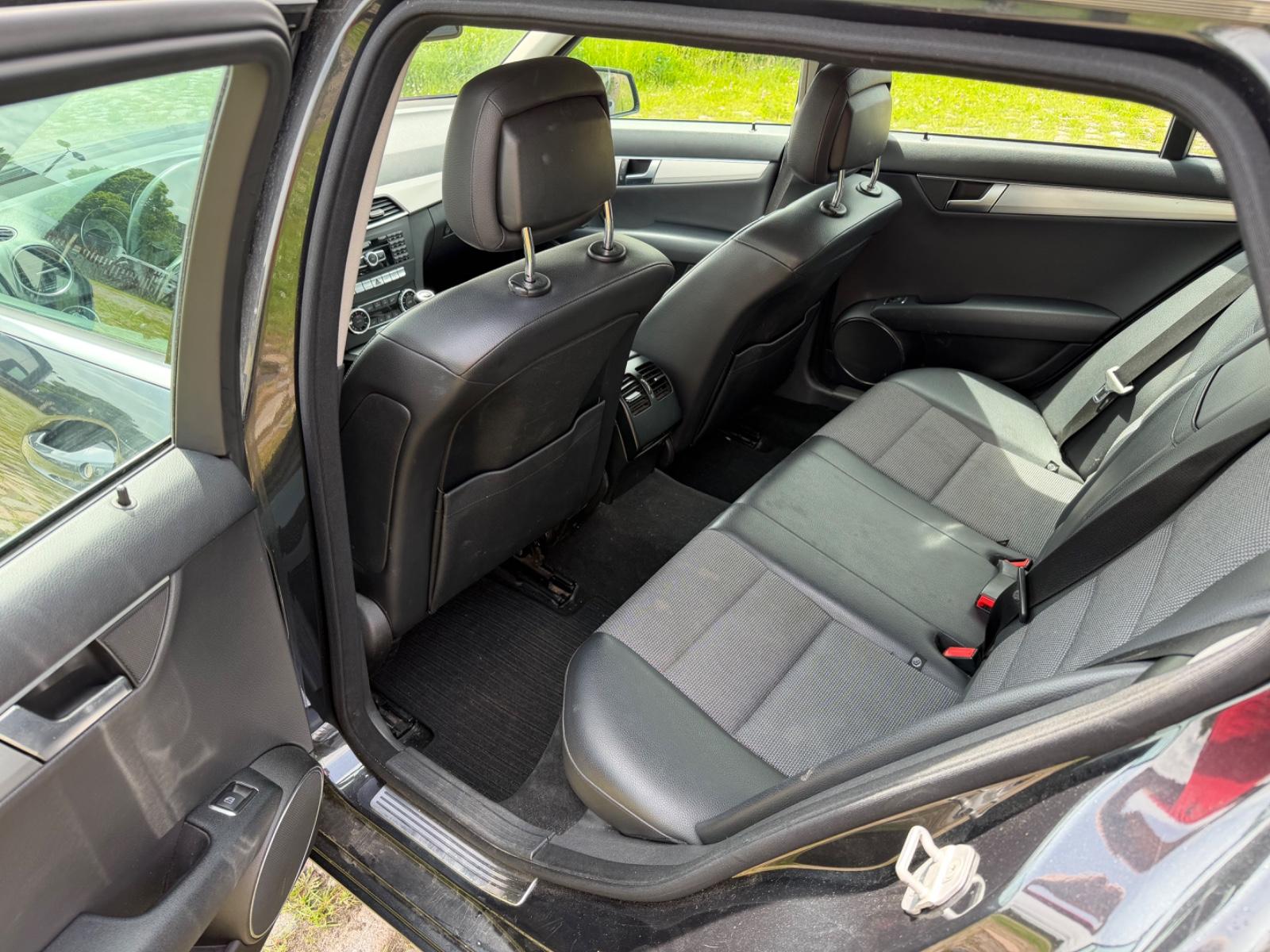 Mercedes-Benz C180 2011 — photo 6