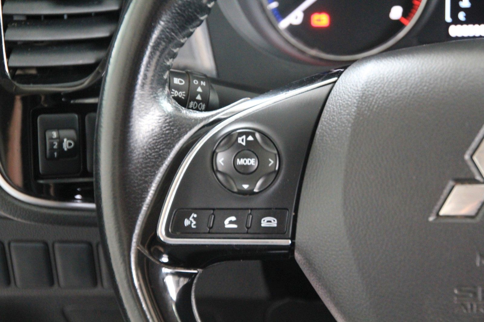 Fahrzeugabbildung Mitsubishi Outlander Edition 100 2WD