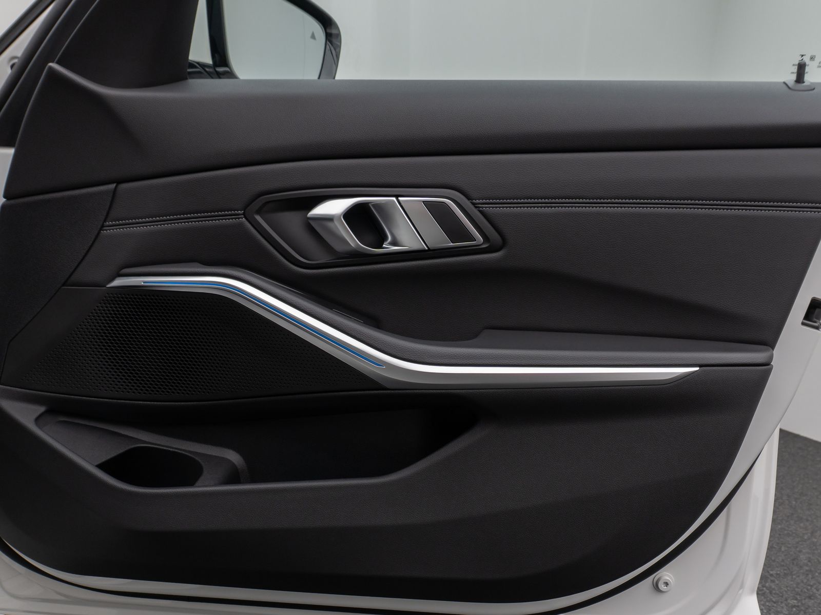 Fahrzeugabbildung BMW 330e xD Sport Line Kamera DAB Stop&Go Alarm LED