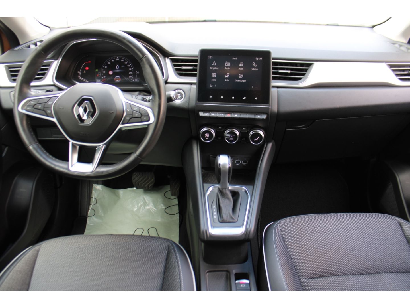 Fahrzeugabbildung Renault Captur II Intens LED GRA PDC RFK Navi StHzg WiPa
