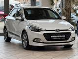 Hyundai i20 1.2 NAVI*SHZ*LKHZ*RFK*DAB*SERVICE&REIFEN NEU - Hyundai i20: 1.2