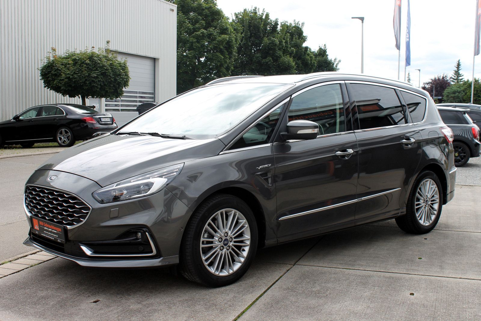 Fahrzeugabbildung Ford S-Max Vignale 2.0 7-Stz. LED 360° ACC AHK SHZ BT