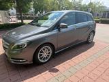 Mercedes-Benz B 220 4matic - graue Mercedes-Benz B 220