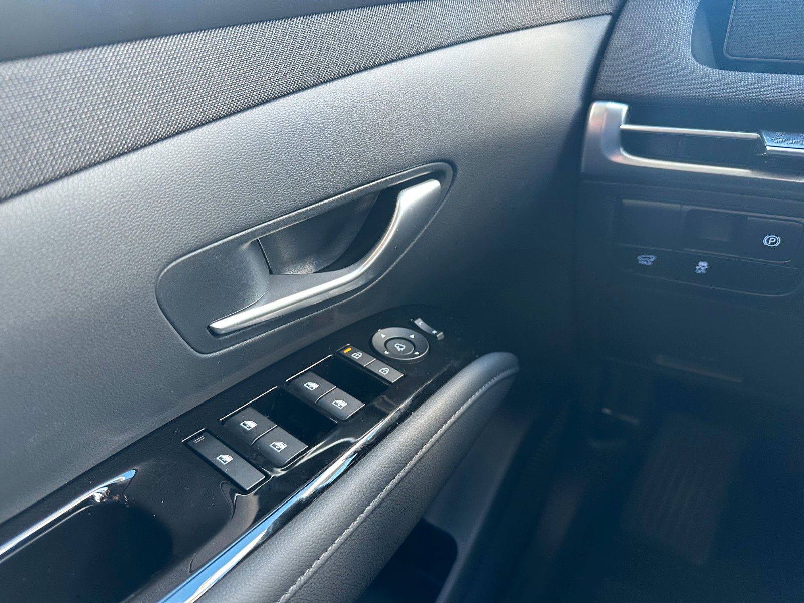 Fahrzeugabbildung Hyundai TUCSON HEV 215PS MY25 Trend