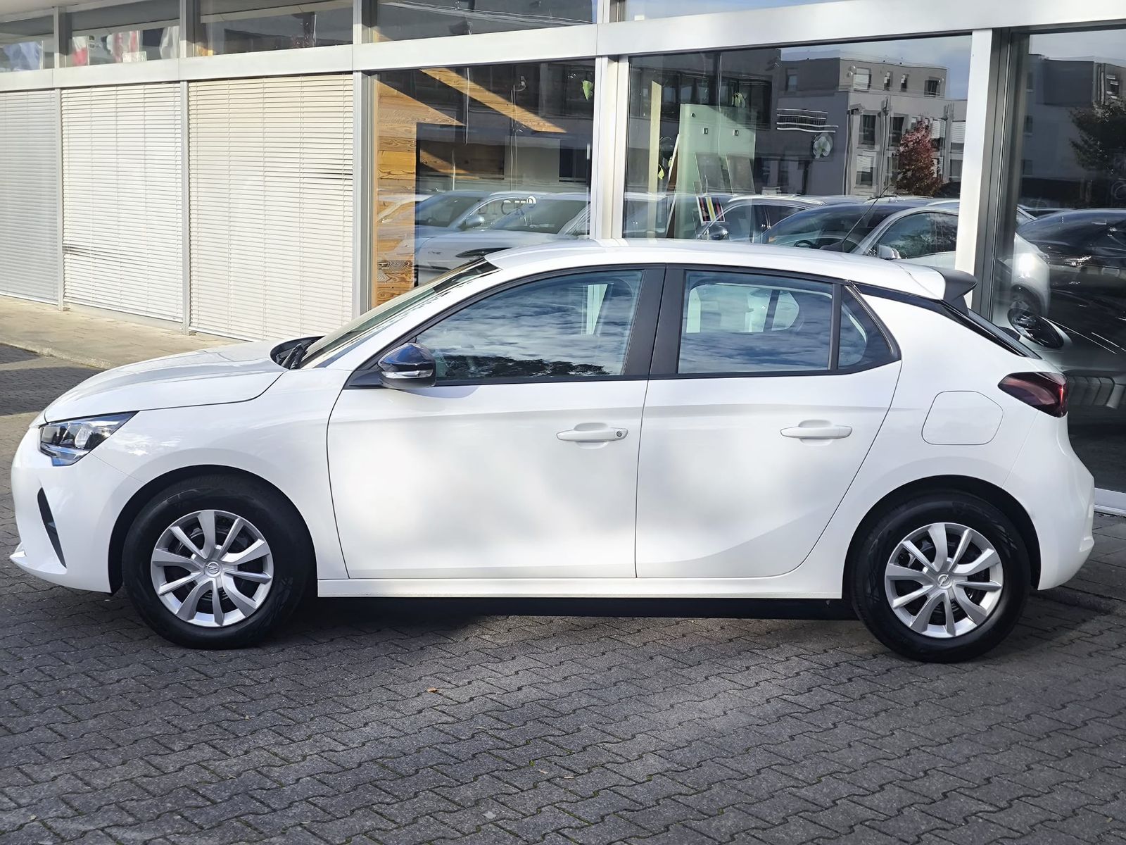 Fahrzeugabbildung Opel Corsa Edit 5TÜR+NAV+SHZ+KLIMA+KAMER+TEMP+MFL+DAB