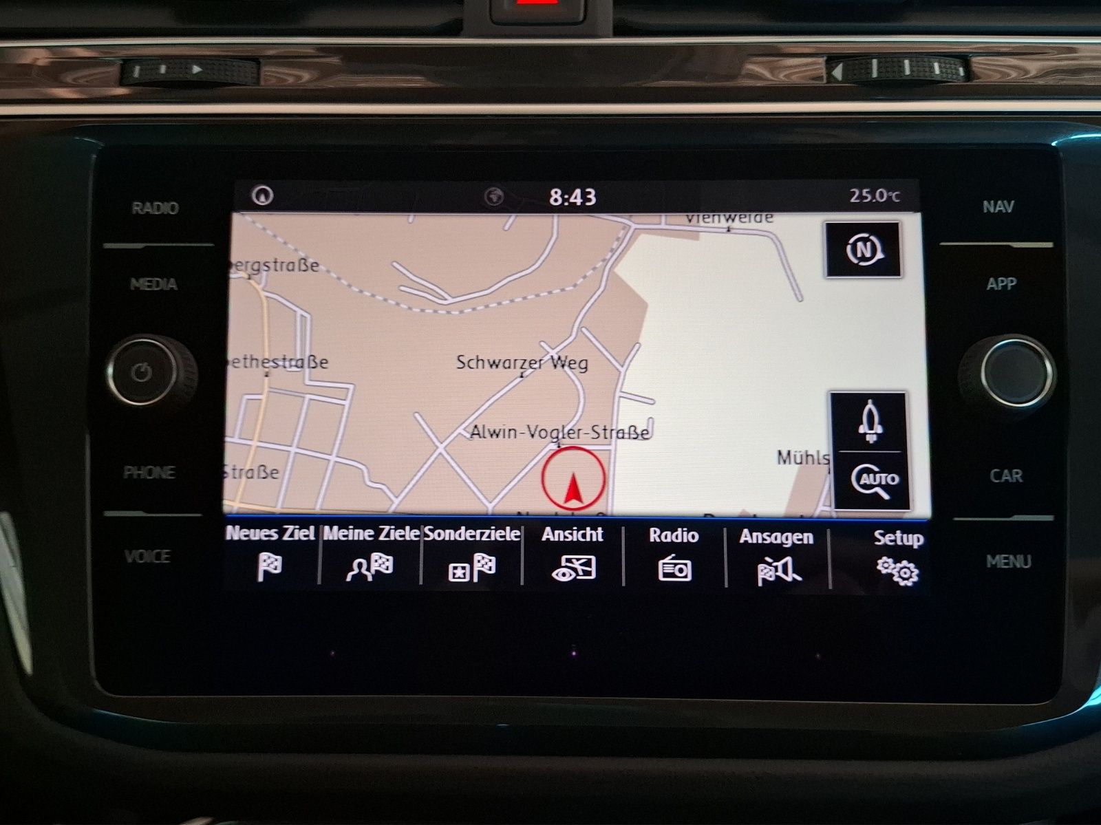 Fahrzeugabbildung Volkswagen Tiguan TSI Join LED AHK Navi HUD ACC PDC SH 19"