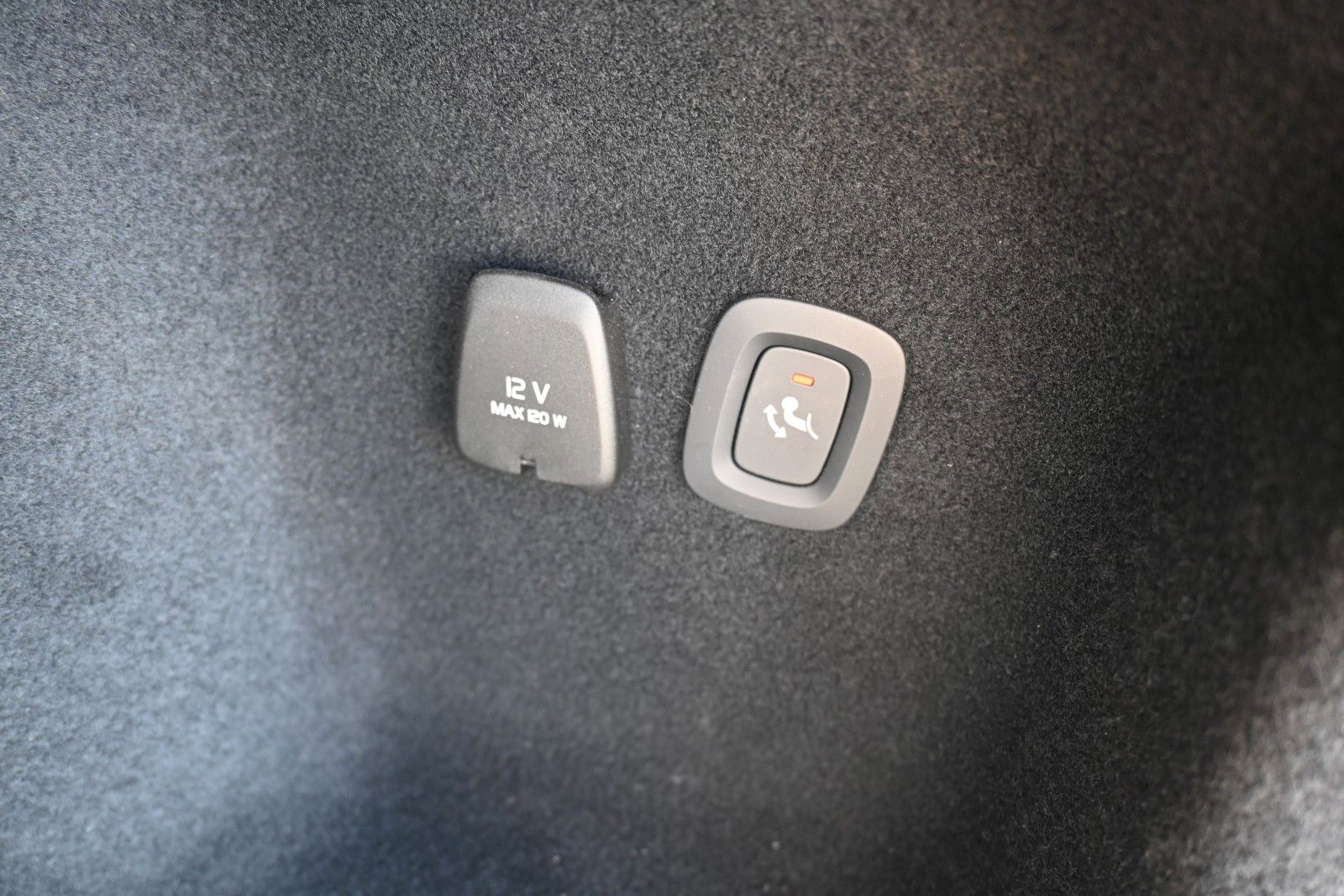 Fahrzeugabbildung Volvo V60 T6 Plus Dark AWD*AHK*Elekt.Sitze*75KM RW*